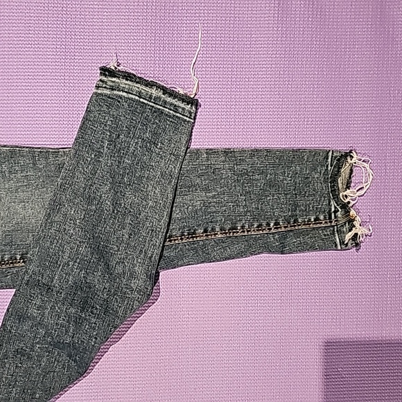 Korean Brand Chuu -5kg jeans - Picture 4 of 4